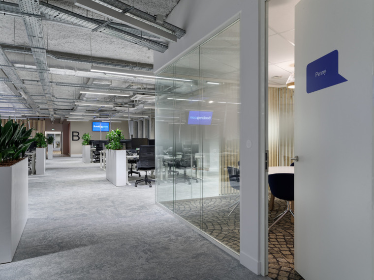 2000平辦公裝修設(shè)計(jì)效果圖